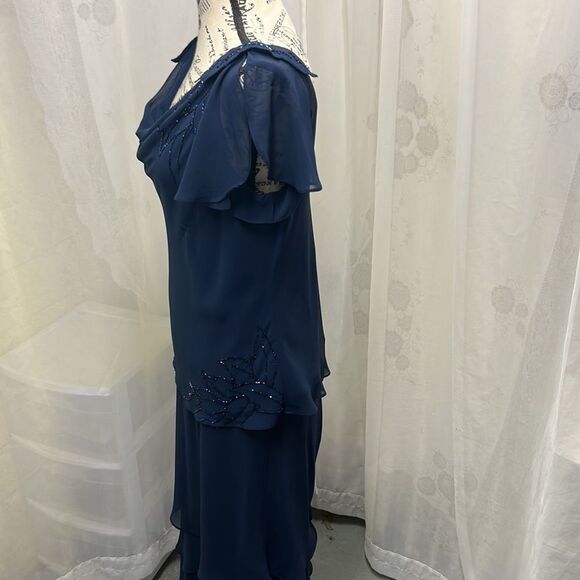 Beautiful two-piece dress size 12, lightweight, gorgeous, sequin working - Picture 6 of 13